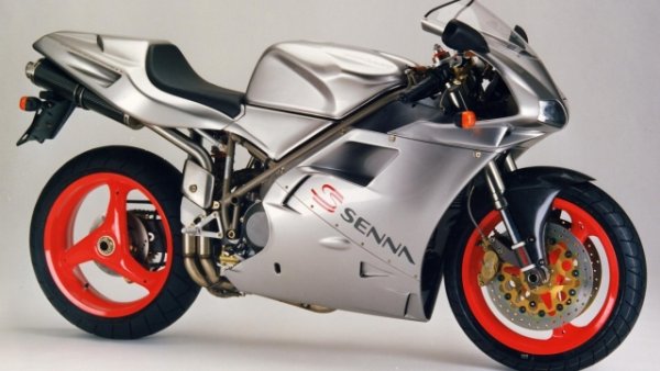 След успеха на първата серия бяха създадени още две - 916 Senna II от 1997 г. и 916 Senna III от 1998 г., с различни цветове, но със същото производство, ограничено до 300 бройки. Излишно е да подчертаваме как и трите версии сега са много тъсени от колекционери по целия свят.